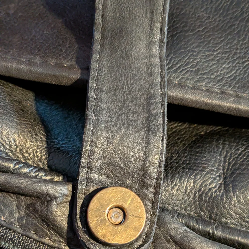 Elegant Black Leather Messenger Bag / laptop bag